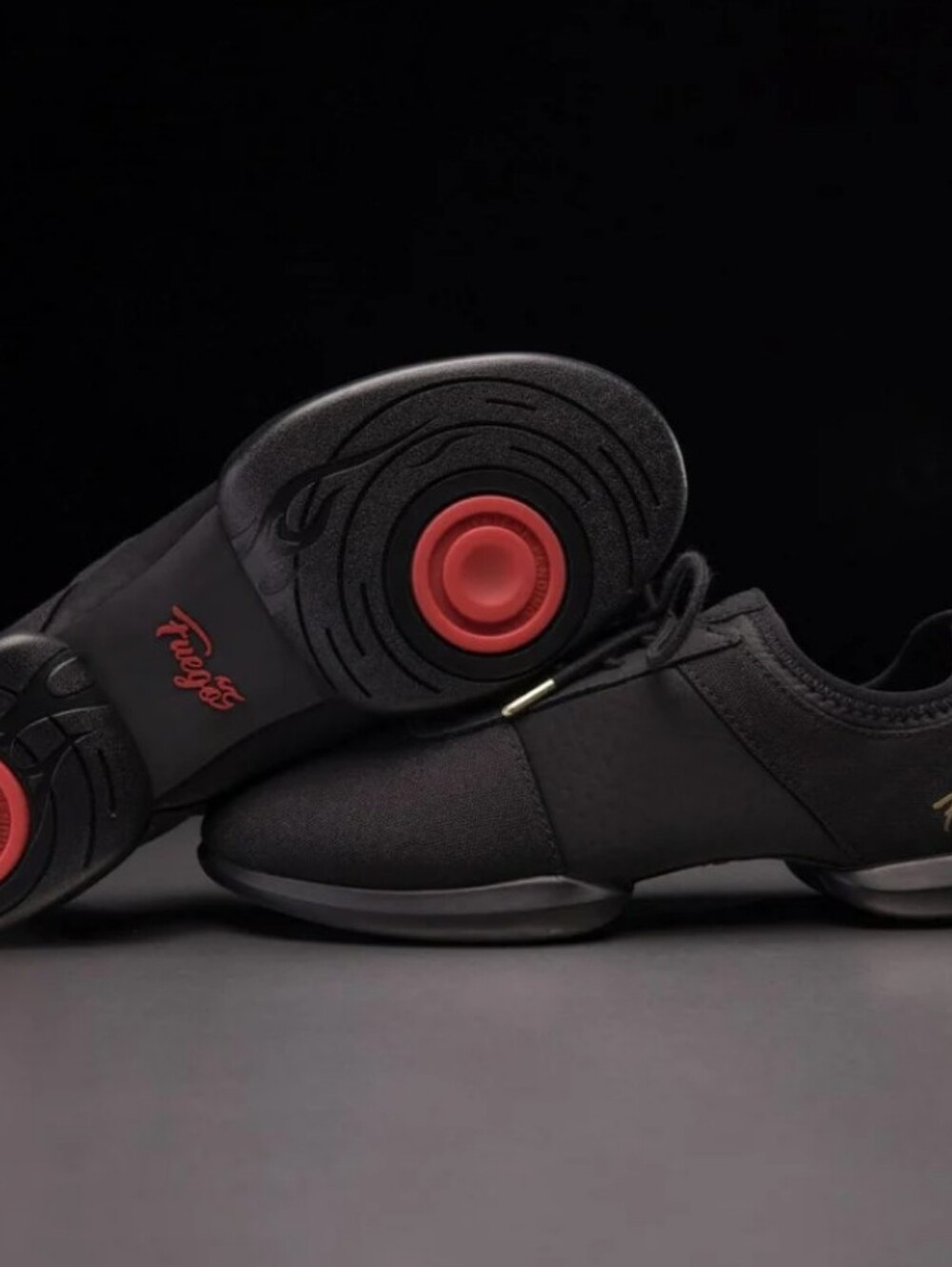 Fuego's All-black Split-sole 5.5Y | 5.5 Men /7 Women